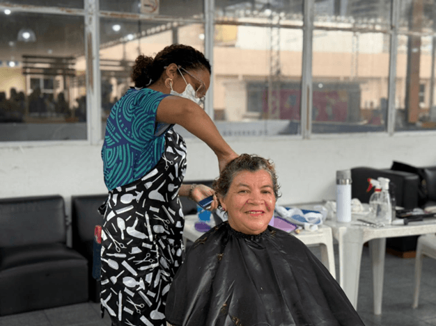 Imagem Dia da Mulher 2026 no CENTUR; ação cidadã pelo Programa Balcão de Direitos, com serviços de emissão de documentos. Houve ainda serviços de saúde e estética por parte da SESMA, SESC e Embelleze, além de doação de mudas oriundas da SEAP.
